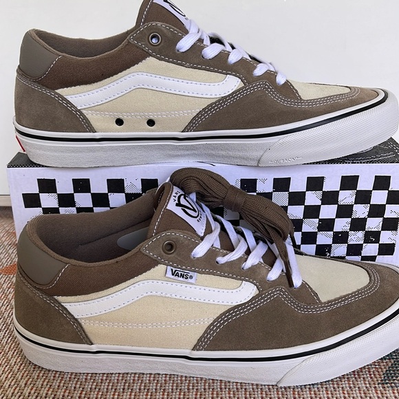 Vans Shoes - Vans WMNS Rowan Walnut
VN0A5JIC1NU
Sneakers